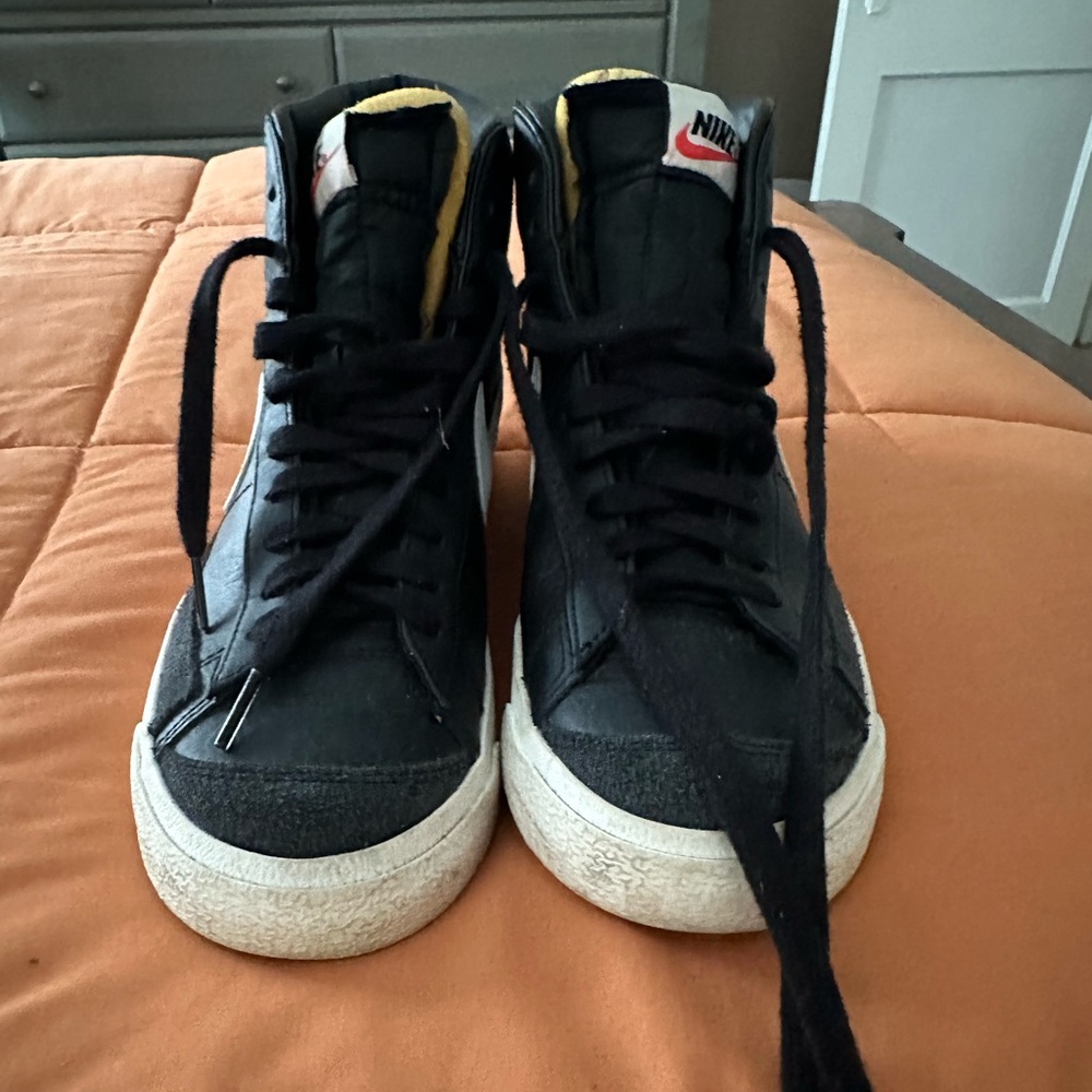 Nike Women’s Blazer Mid 77 shoes